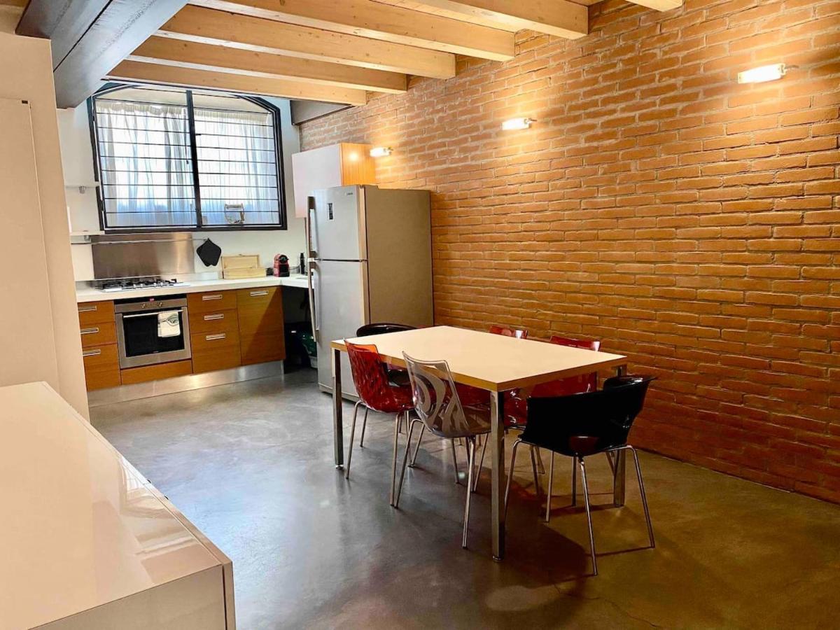 Luxury Industrial Apt Vicino Al Centro Con Garage Brescia Exterior photo